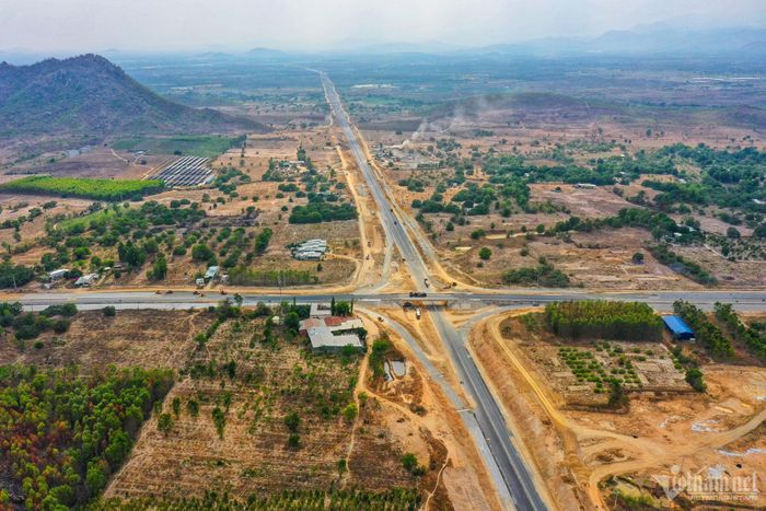 Cao tốc Phan Thiết - Vĩnh Hảo trước ngày thông tuyến